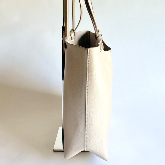 Neiman Marcus Beige Perle Leather Large Shoulder Bag - Picture 6 of 16